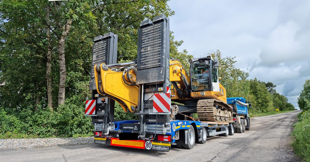 Kettenbagger auf Tieflader